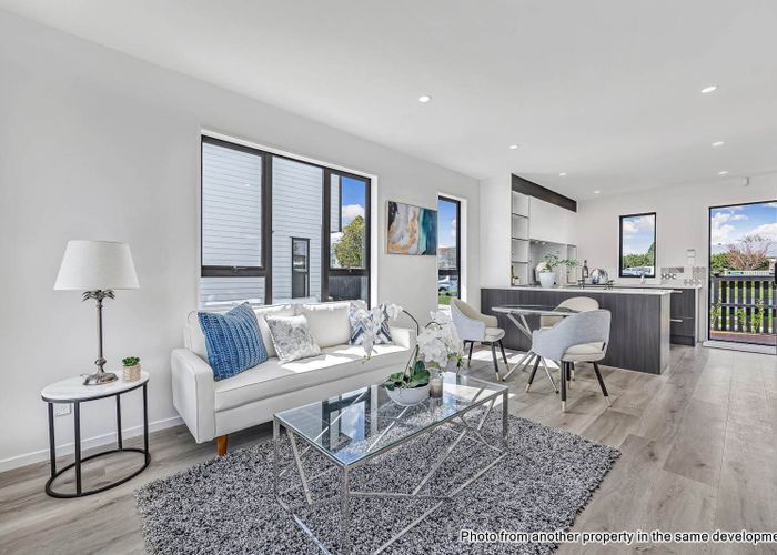  at 9/47 Beach Road, Te Atatu Peninsula, Waitakere City, Auckland