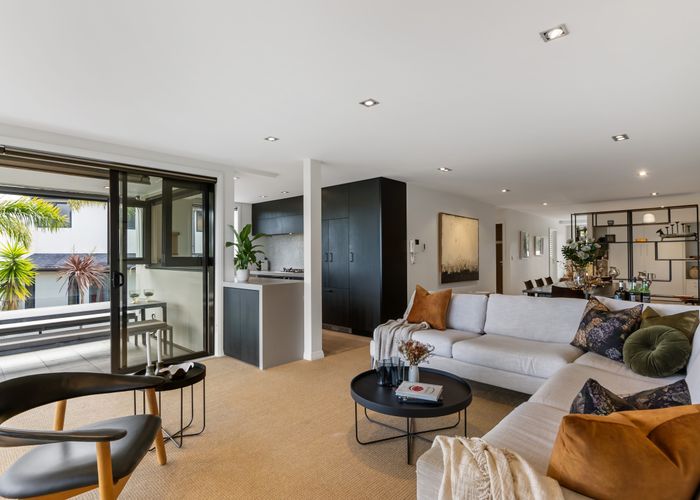  at 2/18 Tuhaere Street, Orakei, Auckland