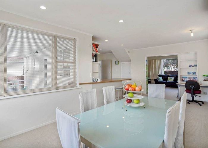  at 6 Hamilton Road, Papatoetoe, Auckland