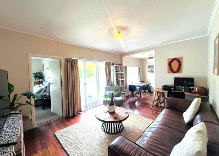  at 8 Peachgrove Road, Te Atatu Peninsula, Waitakere City, Auckland