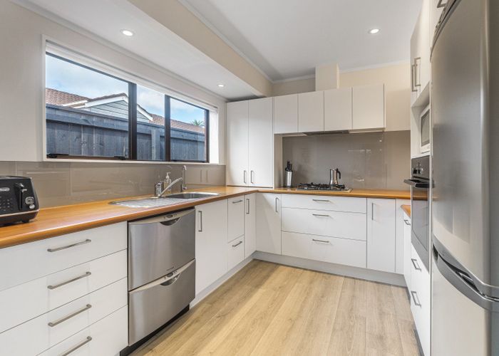  at 1/136 Calliope Road, Stanley Point, Auckland