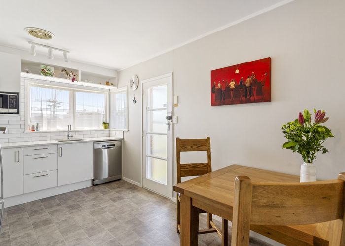  at 1/766 Beach Road, Browns Bay, Auckland