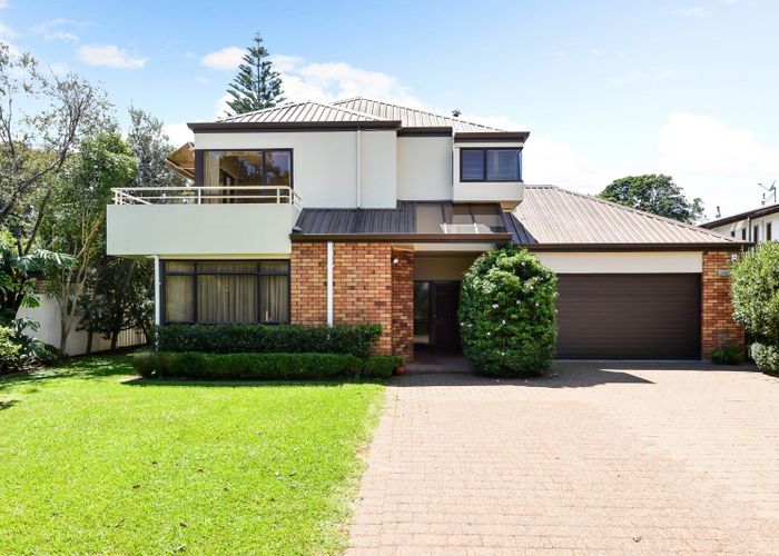  at 1074 River Road, Queenwood, Hamilton