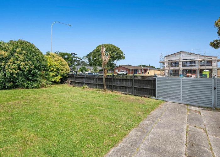  at 32 Akoranga Drive, Northcote, North Shore City, Auckland