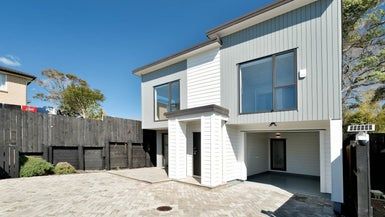  at 8E Neptune Avenue, Beach Haven, Auckland