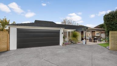  at 14B Kallaroo Place, Botany Downs, Auckland