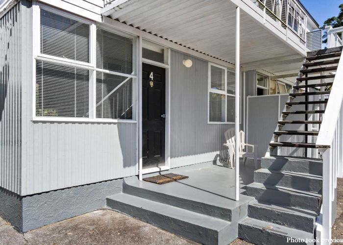  at 4/2 Waitati Place, Avondale, Auckland