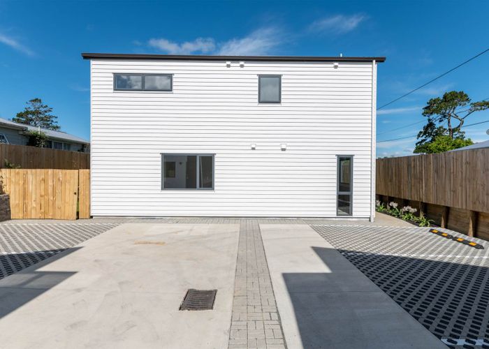  at 9F Epping Road, Henderson, Auckland