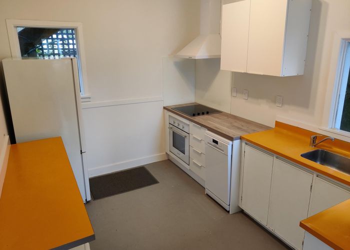  at 11A Grosvenor Terrace (Lower Flat), Wadestown, Wellington, Wellington