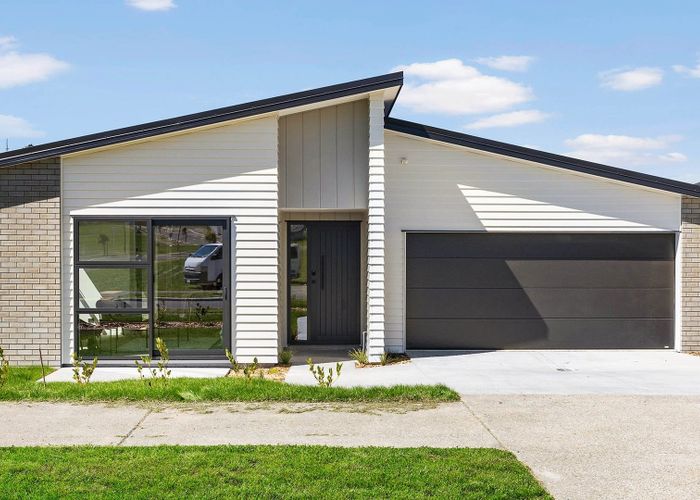 at 100 Metoriti Crescent, Karaka, Papakura