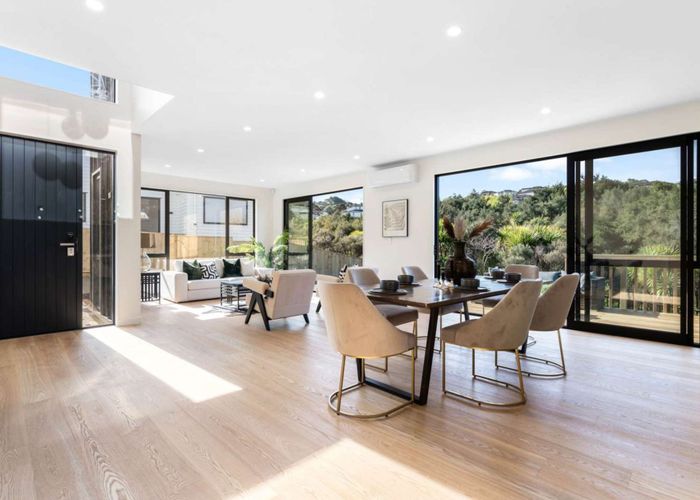  at 16 McMenamin Place, Fairview Heights, North Shore City, Auckland