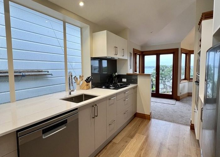  at 2/9 King Edward Parade, Devonport, North Shore City, Auckland