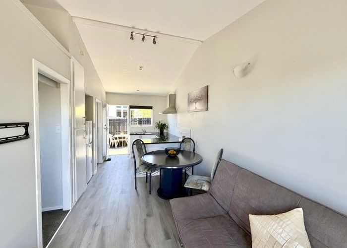  at 2/8 Heretaunga Avenue, Te Papapa, Auckland