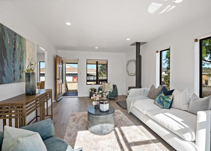  at 4 De Quincey Terrace, Highland Park, Auckland