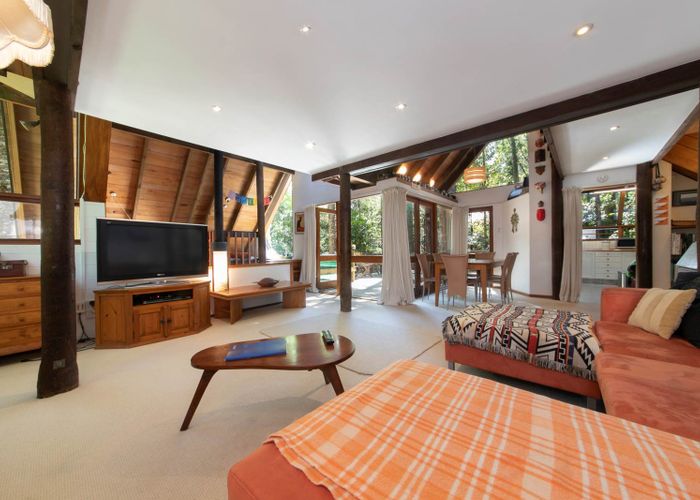  at 18 Brownie Road, Laingholm, Auckland