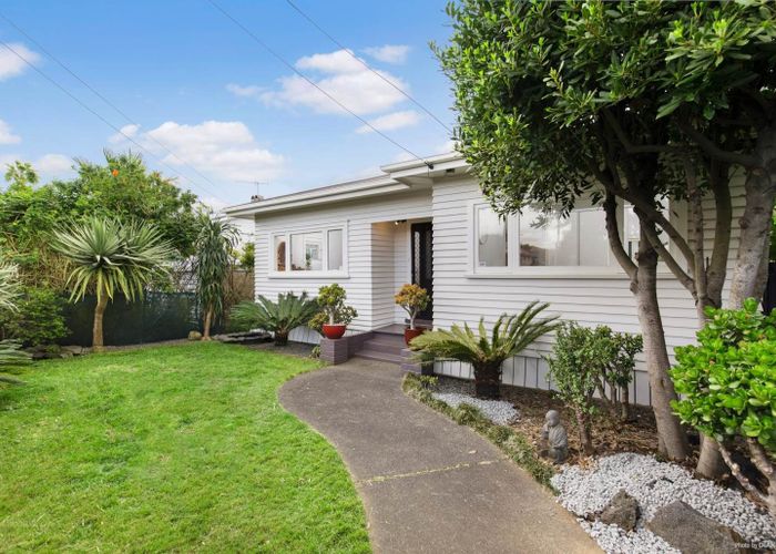  at 24 Woodbine Ave, Greenlane, Auckland City, Auckland
