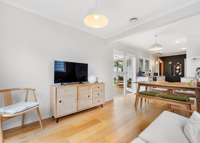  at 18 Booralee Avenue, Botany Downs, Manukau City, Auckland