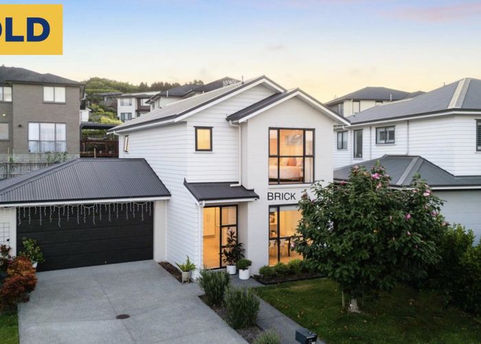  at 10 Arthur Rolfe Lane, Swanson, Auckland