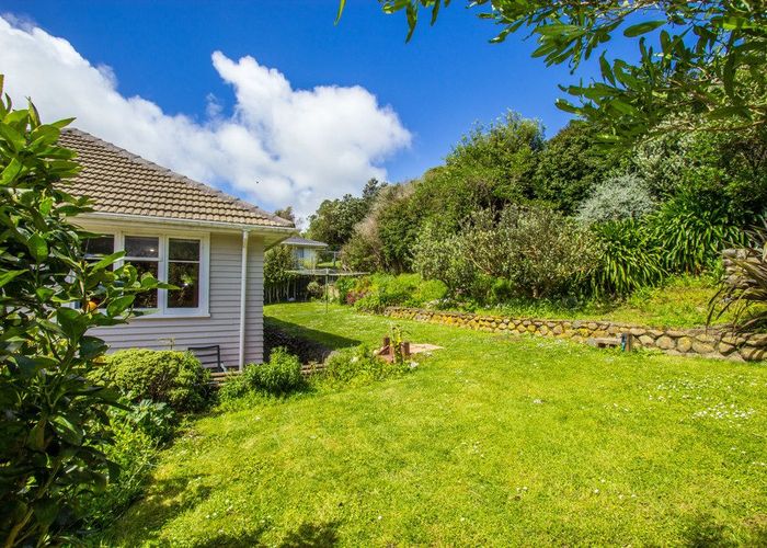  at 38 Collins Avenue, Tawa, Wellington