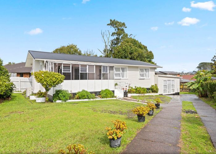  at 12 Ashbourne Place, Glendene, Waitakere City, Auckland