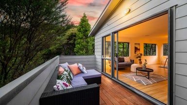  at 2/32 Glendhu Road, Bayview, Auckland