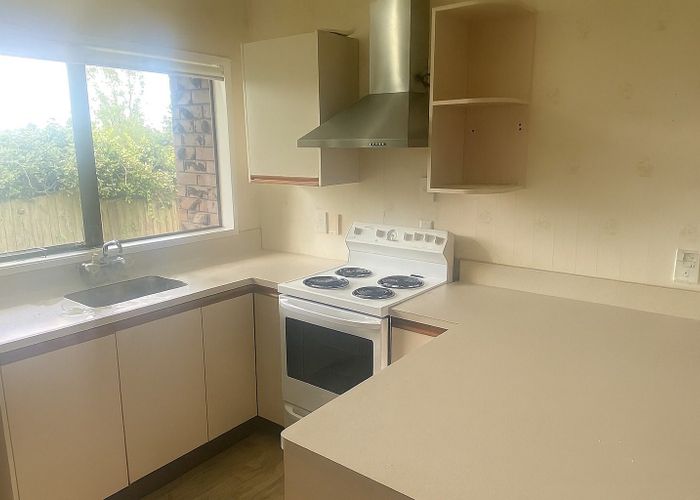  at 2/42 Frank Evans Place, Henderson, Waitakere City, Auckland