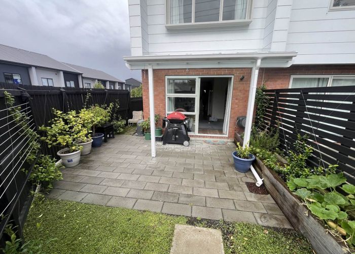  at 325 Glengarry Road, Glen Eden, Waitakere City, Auckland