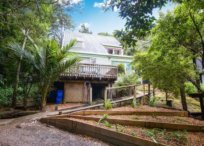  at 16 Mahoe Road, Titirangi, Auckland