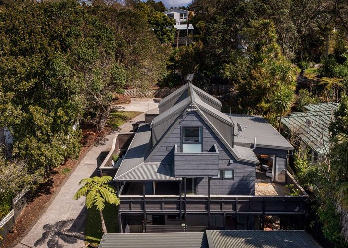  at 26 Harrybrook Road, Green Bay, Auckland