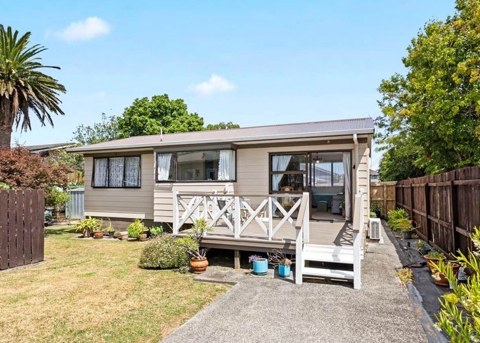  at 1/198 Te Atatu Road, Te Atatu South, Auckland