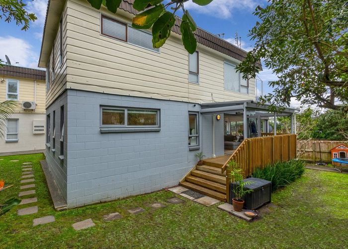  at 4/22 North Avenue, Narrow Neck, Auckland
