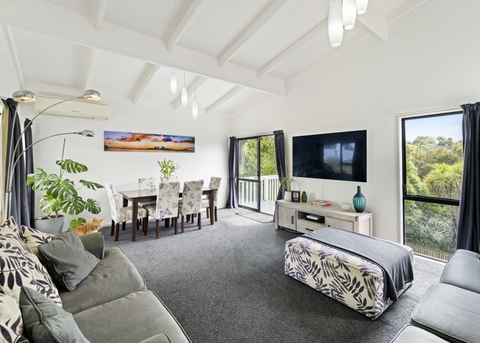  at 14 Coubray Place, Botany Downs, Auckland