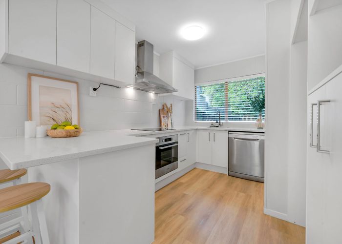  at 2C Wyvern Place, Glenfield, North Shore City, Auckland