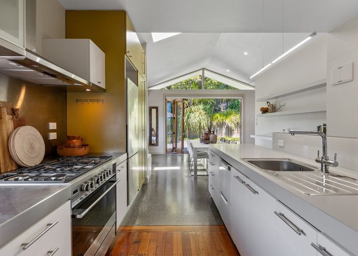  at 18 Gilbert Street, New Plymouth, New Plymouth