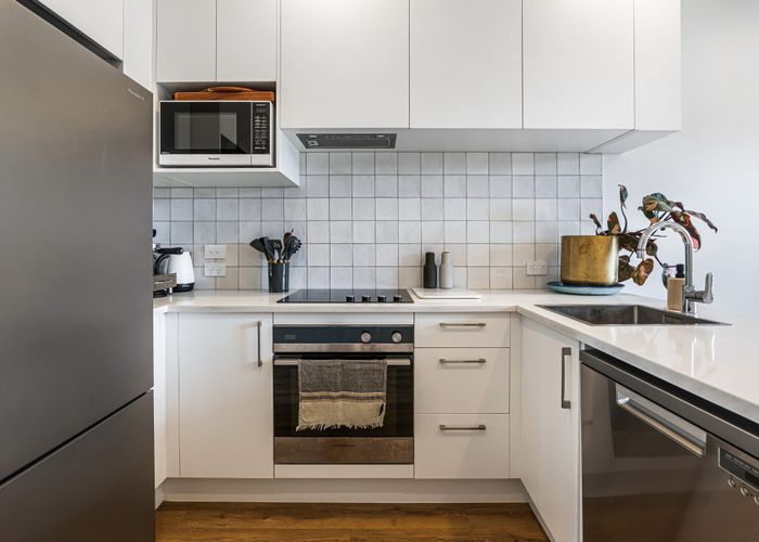  at 2/28 Westgate Drive, Westgate, Waitakere City, Auckland