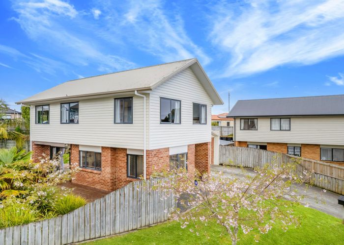  at 18 Foundation Place, Glen Eden, Auckland