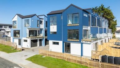  at 16F Geordie Street, Henderson, Auckland