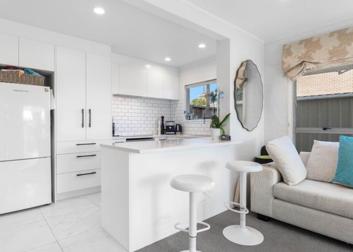  at 2/50 Target Road, Totara Vale, North Shore City, Auckland