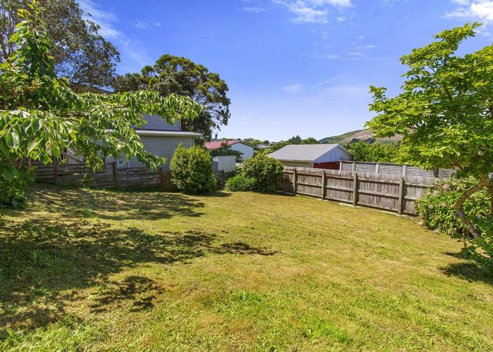  at 22 Franklyn Road, Tawa, Wellington