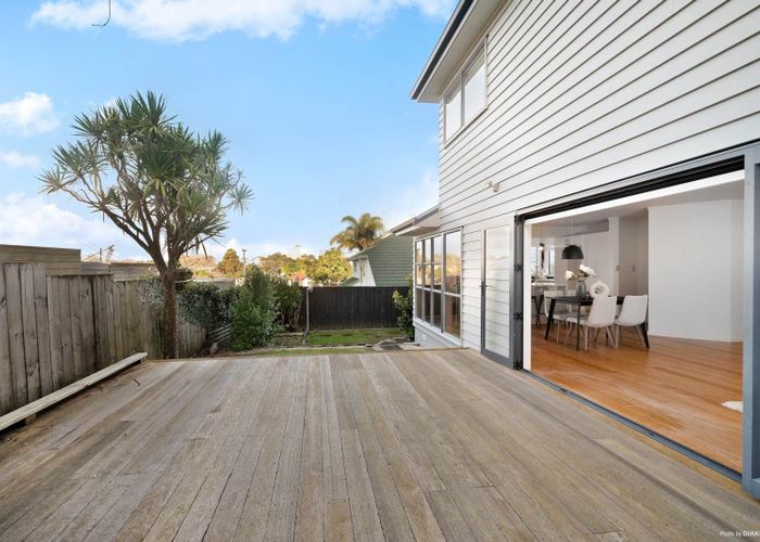  at 2/11 Nile Road, Milford, Auckland