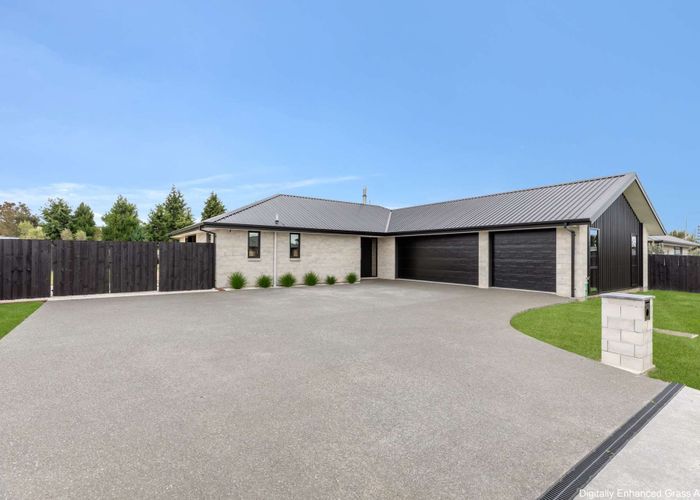  at 2 Hunter Lane, Amberley, Amberley