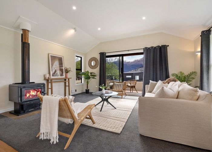  at 35 Oregon Drive, Kelvin Heights, Queenstown