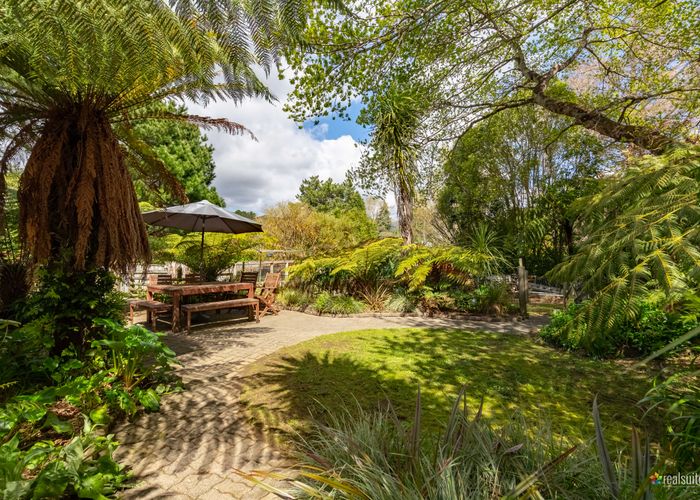  at 2 Avian Road, Blue Mountains, Upper Hutt