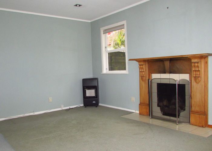  at 16 Woodstock Road, Forrest Hill, Auckland