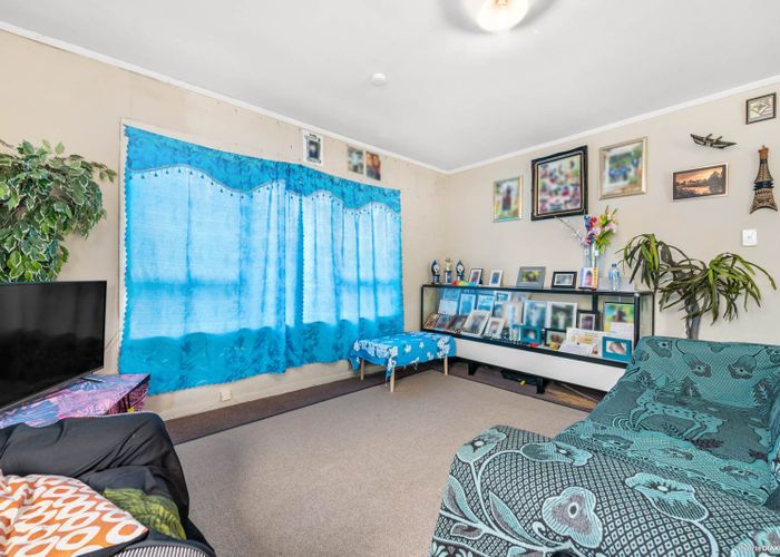  at 2/164 Buckland Road, Mangere East, Auckland