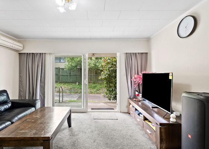  at 2/68A Ridge Road, Howick, Manukau City, Auckland
