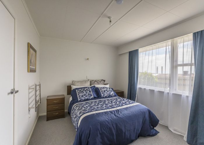  at 2/10 Ernest Street, Rānui, Porirua