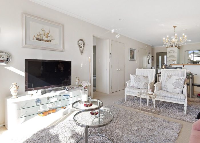  at 2/41 Manchester Way, Judea, Tauranga