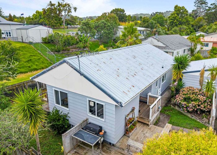  at 23 Meadowvale Rise, Titirangi, Waitakere City, Auckland