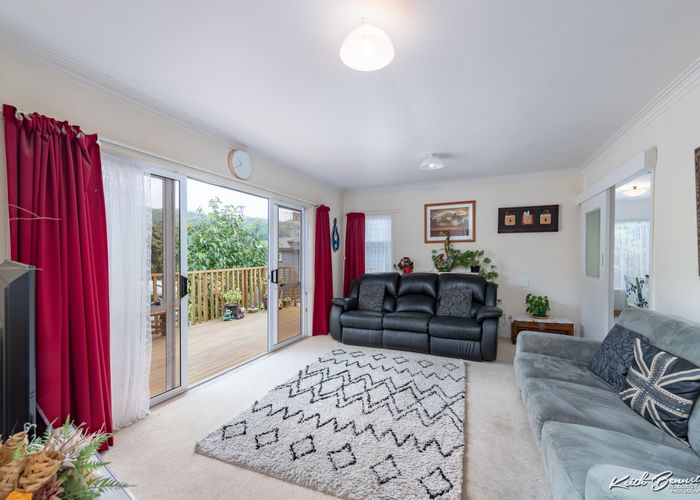  at 20 Mahoe Street, Tawa, Wellington